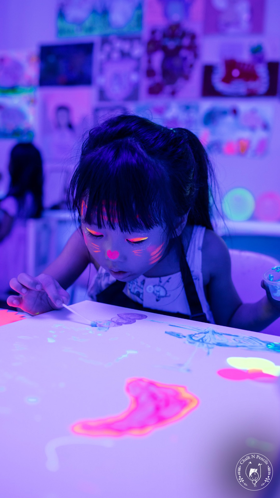 art-birthday-party-children-glowinthedark-chalknpencils-05