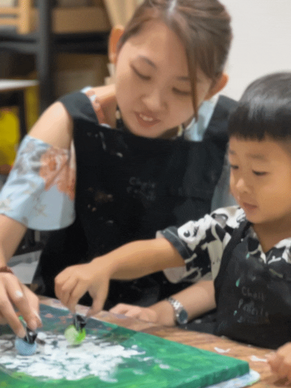 Chalk-n-Pencils-toddler-art-singapore-tots-n-fam-observation